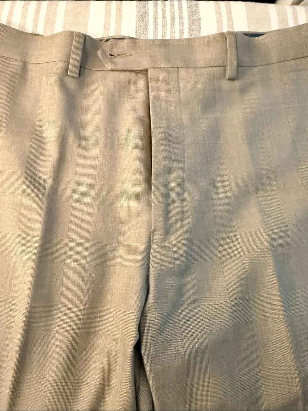 Chaps Men's Flat Front Shorts in Light Beige